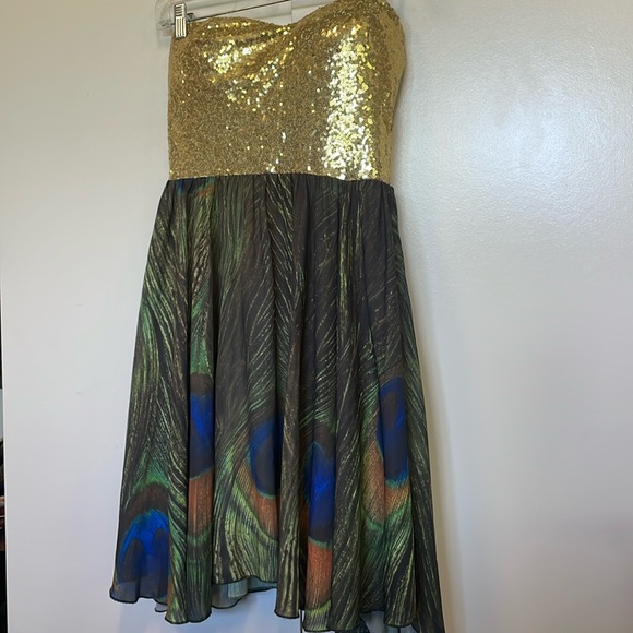 New Peacock print dress, tiara and feathers. Sexy.  Great for Halloween or Vegas - Picture 3 of 12